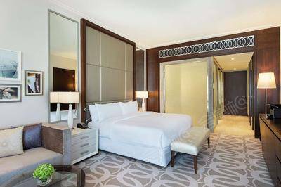 Hilton Dubai Al Habtoor CityGuest room